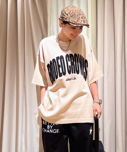 RODEO CROWNS WIDE BOWL(ロデオクラウンズワイドボウル)の「メンズCURVE LOGOコンビニットトップス(ニット/セーター・メンズ・アイボリー/ブラック/カーキ・LARGE/MEDIUM)」の1枚目の写真