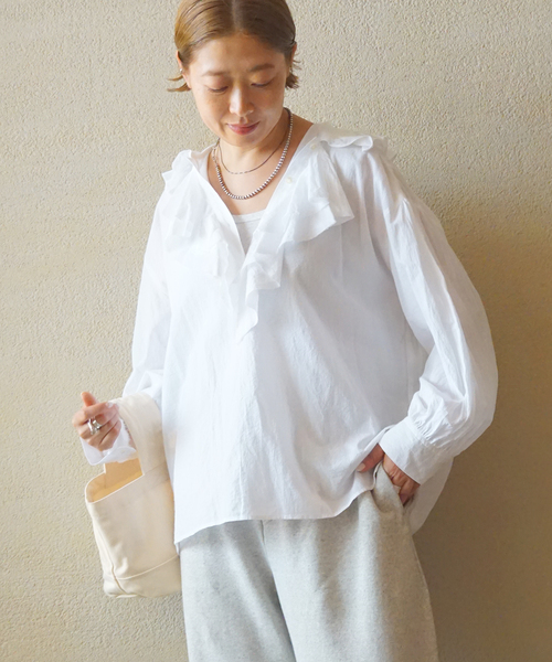 JOURNAL STANDARD LUXE（ジャーナルスタンダード　ラックス）の「ラッフルフリルプルオーバーシャツ（シャツ/ブラウス・レディース・ブラック/ホワイト・FREE）」の3枚目の写真