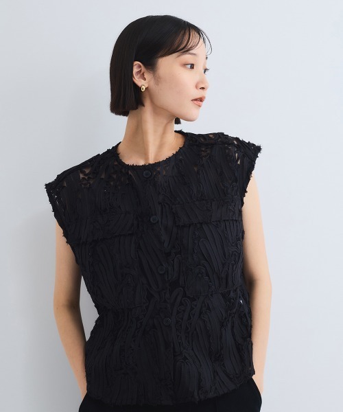 VICKY（ビッキー）の「シシュウチュールレースノーカラーベスト（ベスト・レディース・ベージュ/ブラック・M）」の5枚目の写真