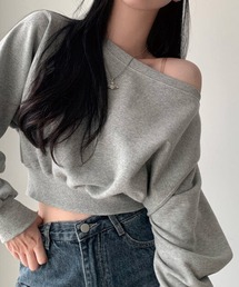 ADDITION STORE（アディションストア）の「【トレンドのクロップド丈がカワイイ♪】片方オフショルダー クロップド スウェット / One Off Shoulder Cropped Sweat（スウェット）」