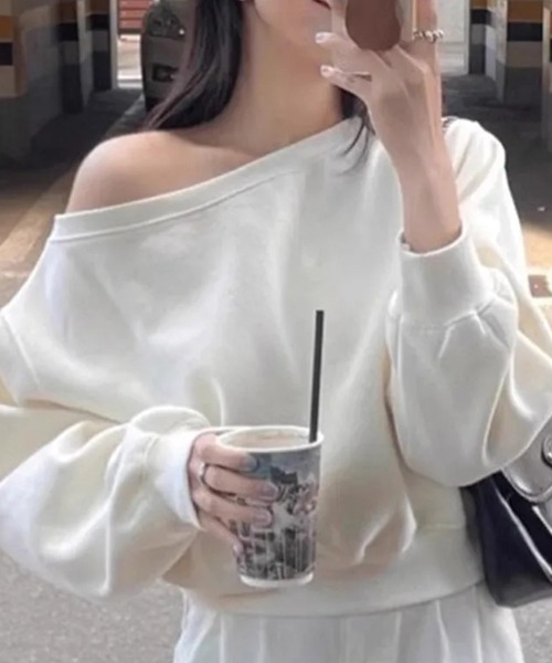 ADDITION STORE（アディションストア）の「【トレンドのクロップド丈がカワイイ♪】片方オフショルダー クロップド スウェット / One Off Shoulder Cropped Sweat（スウェット・レディース・ブラック/グレー/ホワイト・FREE）」の7枚目の写真