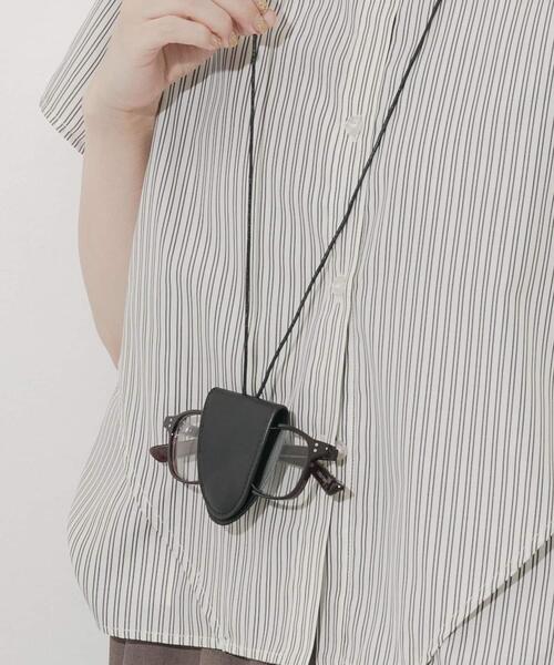 SMELLY（スメリー）の「マグネットメガネホルダー（メガネ・レディース・ブラック/ブラウン・-）」の3枚目の写真