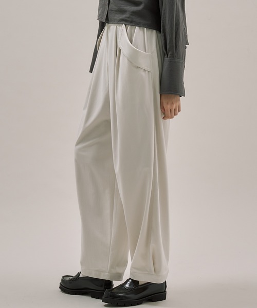 PUBLIC TOKYO(パブリックトウキョウ)の「キュプラフィブリルカーブパンツ(チノパンツ・レディース・ホワイト/ブラック・1/2)」の6枚目の写真