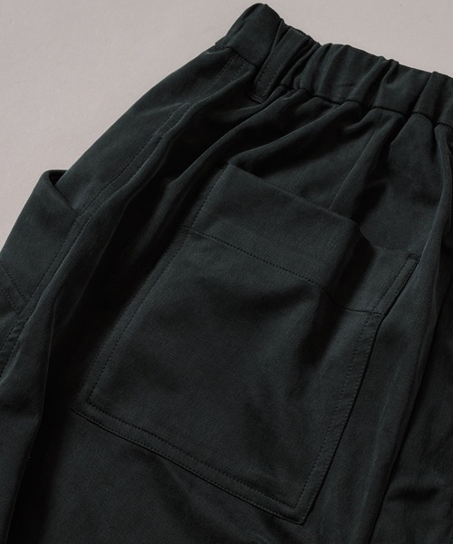 PUBLIC TOKYO(パブリックトウキョウ)の「キュプラフィブリルカーブパンツ(チノパンツ・レディース・ホワイト/ブラック・1/2)」の12枚目の写真