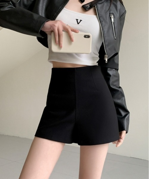 gossip!ロサンゼルス(ゴシップロサンゼルス)の「【Y2Kガーリー】ハイウエスト厚手スーツショートパンツ/裏起毛ショーツ【サイズあり】 厚手(韓国ファッションガーリー定番)(その他パンツ・レディース・ブラック・S/M/L)」の7枚目の写真