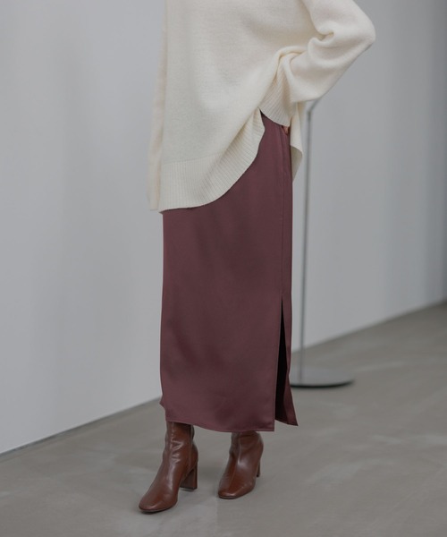 Andemiu(アンデミュウ)の「サテンスリットナロースカート603770(スカート・レディース・ブラウン/ブラック/グレイッシュベージュ・SMALL/MEDIUM)」の2枚目の写真