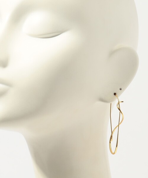 TOMORROWLAND (トゥモローランド)の「BAR Jewellery EQUILIBRIUM ゴールド ピアス(ピアス(両耳用)・レディース・ゴールド・FREE)」の5枚目の写真