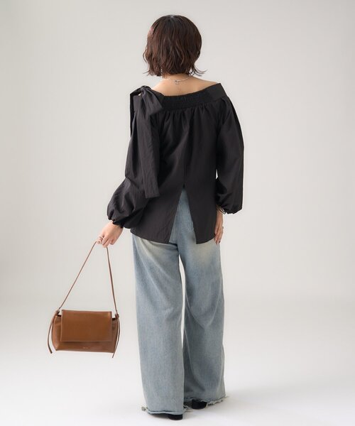 mystic（ミスティック）の「肩リボンオフショルブラウス（シャツ/ブラウス・レディース・オフホワイト/ブルー/ブラック・FREE）」の21枚目の写真