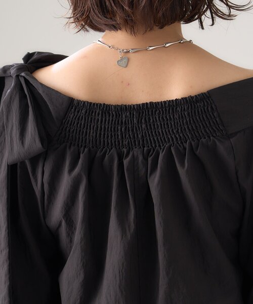 mystic（ミスティック）の「肩リボンオフショルブラウス（シャツ/ブラウス・レディース・オフホワイト/ブルー/ブラック・FREE）」の16枚目の写真