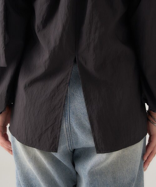 mystic（ミスティック）の「肩リボンオフショルブラウス（シャツ/ブラウス・レディース・オフホワイト/ブルー/ブラック・FREE）」の13枚目の写真