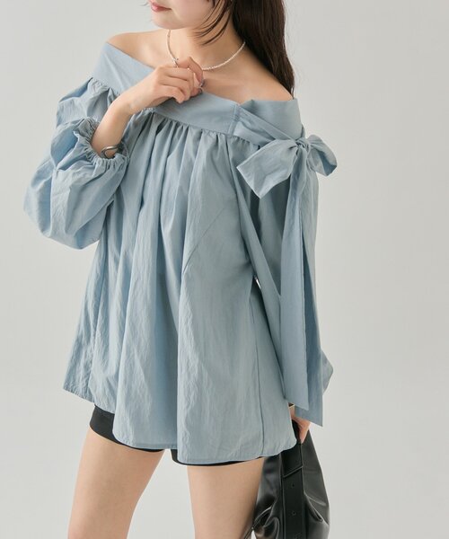 mystic（ミスティック）の「肩リボンオフショルブラウス（シャツ/ブラウス・レディース・オフホワイト/ブルー/ブラック・FREE）」の12枚目の写真
