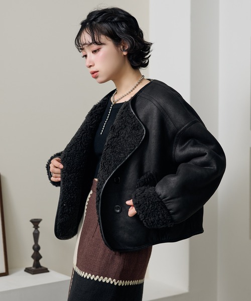 LAULEN（ローレン）の「double button boa reversible jacket /ノーカラーダブルボタンボアリバーシブルジャケット（ノーカラージャケット・レディース・ブラック/アイボリー/ブラウン・FREE）」の3枚目の写真