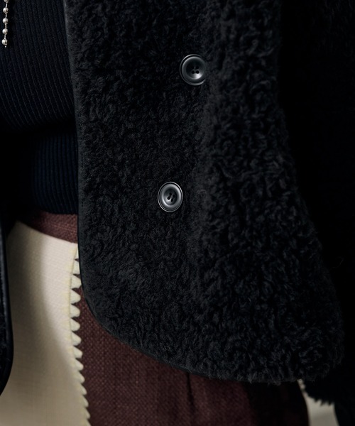 LAULEN（ローレン）の「double button boa reversible jacket /ノーカラーダブルボタンボアリバーシブルジャケット（ノーカラージャケット・レディース・ブラック/アイボリー/ブラウン・FREE）」の6枚目の写真