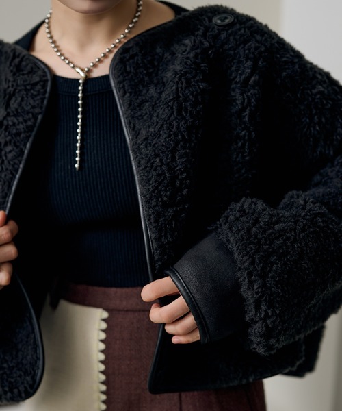 LAULEN（ローレン）の「double button boa reversible jacket /ノーカラーダブルボタンボアリバーシブルジャケット（ノーカラージャケット・レディース・ブラック/アイボリー/ブラウン・FREE）」の8枚目の写真
