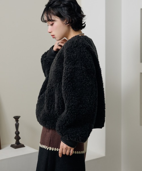 LAULEN（ローレン）の「double button boa reversible jacket /ノーカラーダブルボタンボアリバーシブルジャケット（ノーカラージャケット・レディース・ブラック/アイボリー/ブラウン・FREE）」の10枚目の写真
