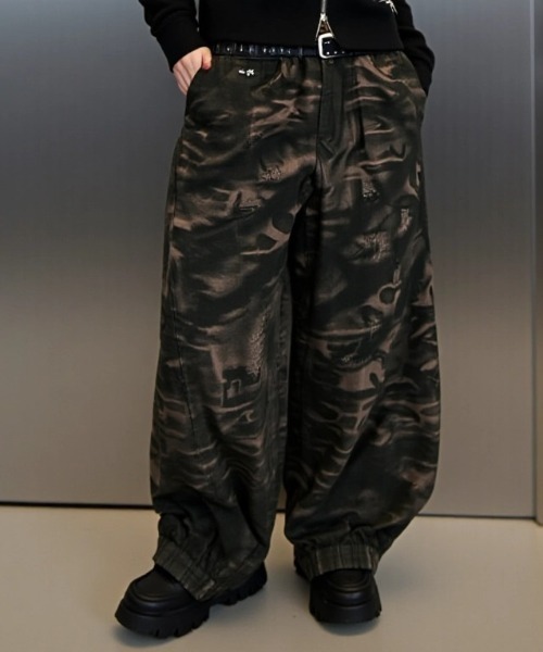 .KOM(ドットコム)の「A'GEM/9 × .kom 『.KOM/ドットケーオーエム』 Camo Distressed Cargo Pants/迷彩柄 ダメージカーゴパンツ(カーゴパンツ・レディース・カモフラージュ/グリーン・M/S)」の4枚目の写真