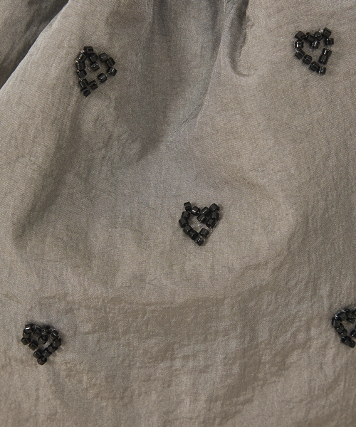 abahouse mavie（アバハウスマヴィ）の「ハートビーズ刺繍巾着（ショルダーバッグ・レディース・ブラック/ライトグレー/レッド・フリー）」の9枚目の写真