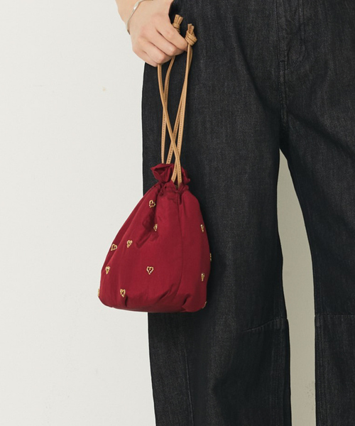 abahouse mavie（アバハウスマヴィ）の「ハートビーズ刺繍巾着（ショルダーバッグ・レディース・ブラック/ライトグレー/レッド・フリー）」の13枚目の写真