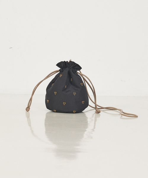 abahouse mavie（アバハウスマヴィ）の「ハートビーズ刺繍巾着（ショルダーバッグ・レディース・ブラック/ライトグレー/レッド・フリー）」の20枚目の写真