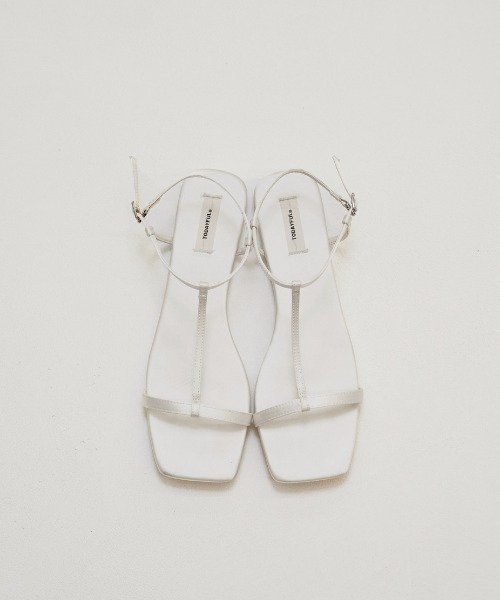 TODAYFUL(トゥデイフル)の「Satin Strap Sandals(サンダル・レディース・キナリ/チョコ/グリーン系その他・36inch/38inch/37inch)」の2枚目の写真