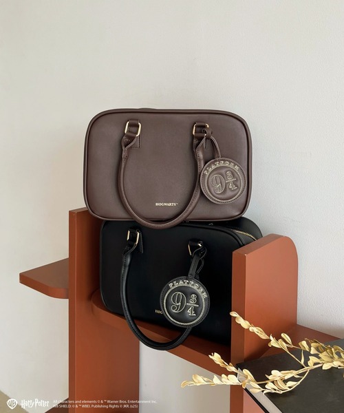 DAIDO×QUCONのコラボ限定ボストンバッグ　＊チャームもプレゼント致します Harry Potterコラボ】 ホグワーツ特急 チャーム付きスクエアボストン