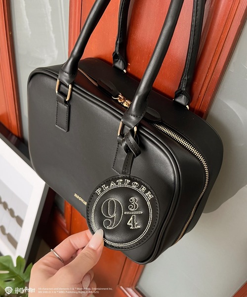 DAIDO×QUCONのコラボ限定ボストンバッグ　＊チャームもプレゼント致します Harry Potterコラボ】 ホグワーツ特急 チャーム付きスクエアボストン