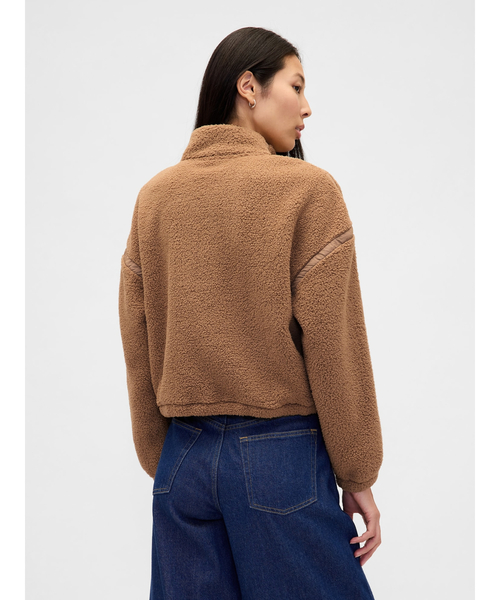 GAP（ギャップ）の「オーバーサイズ クロップド ハーフジップ スウェットシャツ（スウェット・レディース・キャメル/ブラック/ライトブラウン/オフホワイト・XS/S/M/L/XL/XXS）」の7枚目の写真