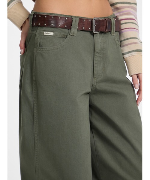 GUESS JEANS(ゲスジーンズ)の「GUESS JEANS Barrel チノパンツ(チノパンツ・レディース・カーキ・25inch/27inch/28inch/24inch/26inch)」の6枚目の写真