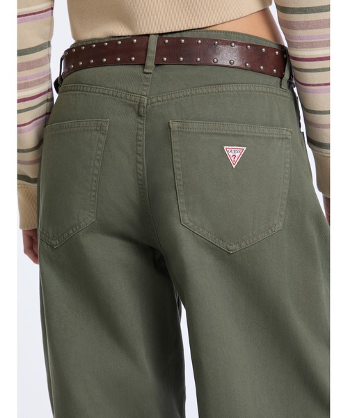 GUESS JEANS(ゲスジーンズ)の「GUESS JEANS Barrel チノパンツ(チノパンツ・レディース・カーキ・25inch/27inch/28inch/24inch/26inch)」の2枚目の写真