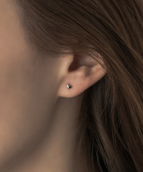 muku(ムク)の「PIERCE/TINY HEART(ピアス(両耳用)・レディース・ゴールド/シルバー・FREE)」の1枚目の写真