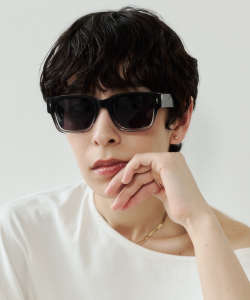 VION(ヴィオン)の「バイカラーフレームサングラス / Bicolor Frame Sunglasses(サングラス・レディース・ブラウン/ブラック・FREE)」の1枚目の写真