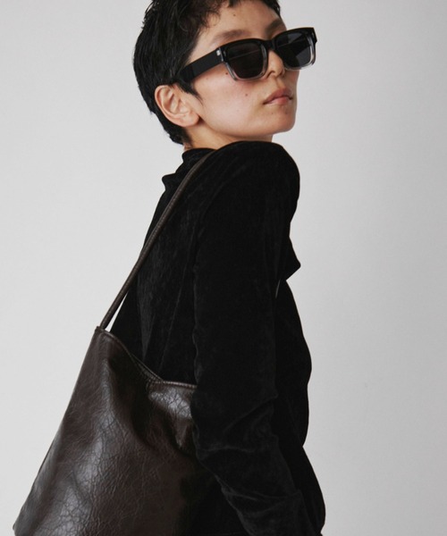 VION(ヴィオン)の「バイカラーフレームサングラス / Bicolor Frame Sunglasses(サングラス・レディース・ブラウン/ブラック・FREE)」の19枚目の写真