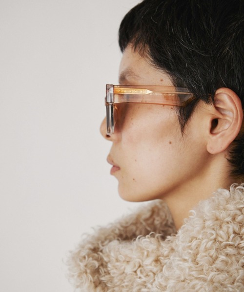 VION(ヴィオン)の「バイカラーフレームサングラス / Bicolor Frame Sunglasses(サングラス・レディース・ブラウン/ブラック・FREE)」の8枚目の写真