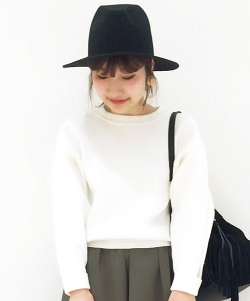 mystic(ミスティック)の「【mystic】ウォッシャブルドルマンニット(ニット/セーター・レディース・キャメル/グレー/ブルー/ブラック/オフホワイト・フリ-)」の2枚目の写真