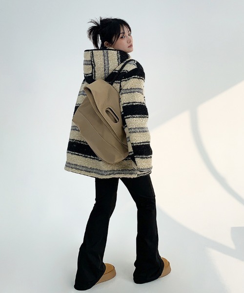 Dalfwin（ダールフィン）の「韓国ファッション ミドル丈ランダムボーダーボアコート（その他アウター・レディース・ブラック系・FREE）」の7枚目の写真