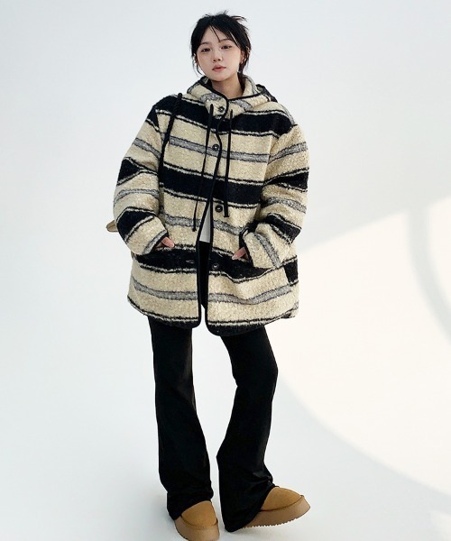 Dalfwin（ダールフィン）の「韓国ファッション ミドル丈ランダムボーダーボアコート（その他アウター・レディース・ブラック系・FREE）」の9枚目の写真