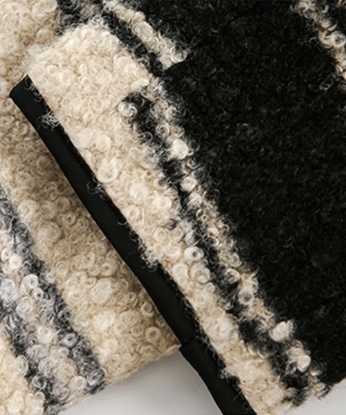 Dalfwin（ダールフィン）の「韓国ファッション ミドル丈ランダムボーダーボアコート（その他アウター・レディース・ブラック系・FREE）」の14枚目の写真