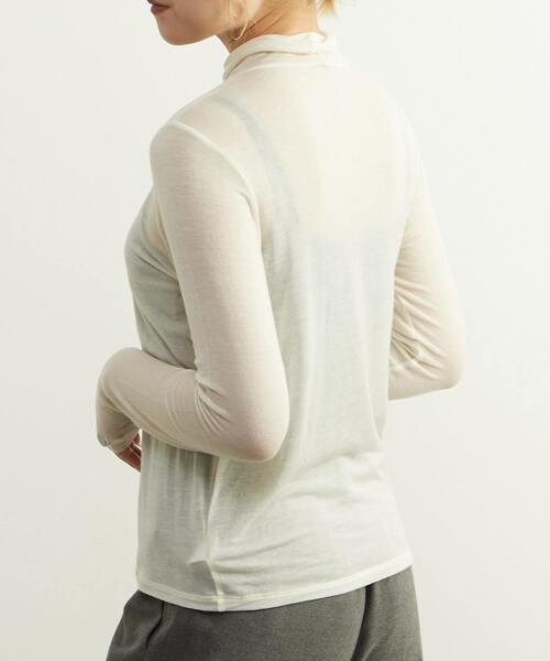 SOFFITTO(ソフィット)の「カシミヤシルク混シアータートルインナー(Tシャツ/カットソー・レディース・ブラック/グレー/オフホワイト・FREE)」の6枚目の写真