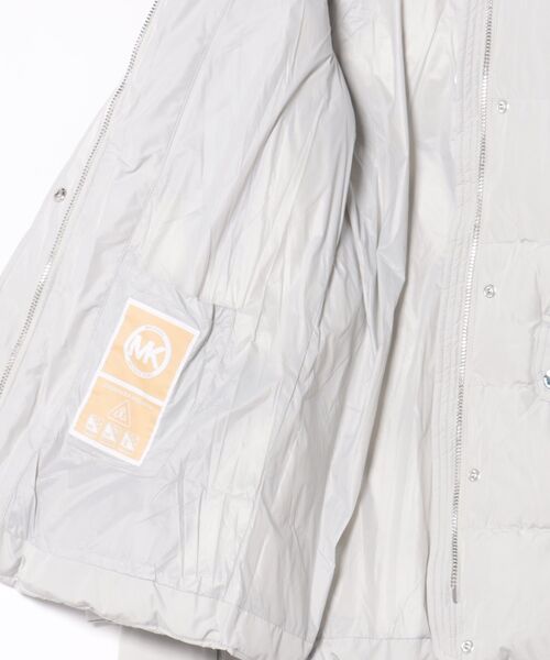 MICHAEL KORS（マイケルコース）の「ベルテッド フォー ジップ パファージャケット（ダウンジャケット/コート・レディース・グレー系・L/M/S/XS）」の3枚目の写真