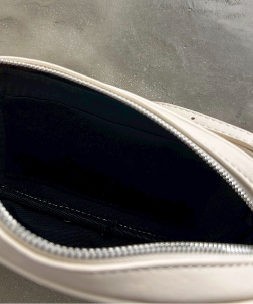 TONER（トナー）の「サイドファスナーラッシュショルダー（ショルダーバッグ・レディース・ブラウン/オフホワイト/ブラック/グレイッシュベージュ・FREE）」の13枚目の写真