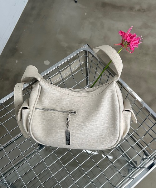 TONER（トナー）の「サイドファスナーラッシュショルダー（ショルダーバッグ・レディース・ブラウン/オフホワイト/ブラック/グレイッシュベージュ・FREE）」の5枚目の写真