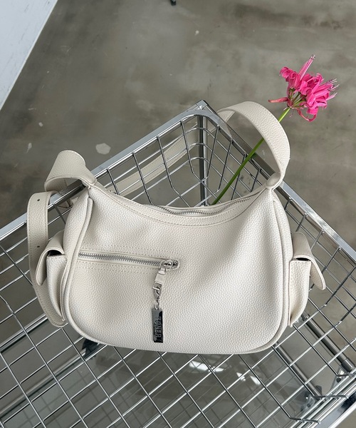 TONER（トナー）の「サイドファスナーラッシュショルダー（ショルダーバッグ・レディース・ブラウン/オフホワイト/ブラック/グレイッシュベージュ・FREE）」の7枚目の写真