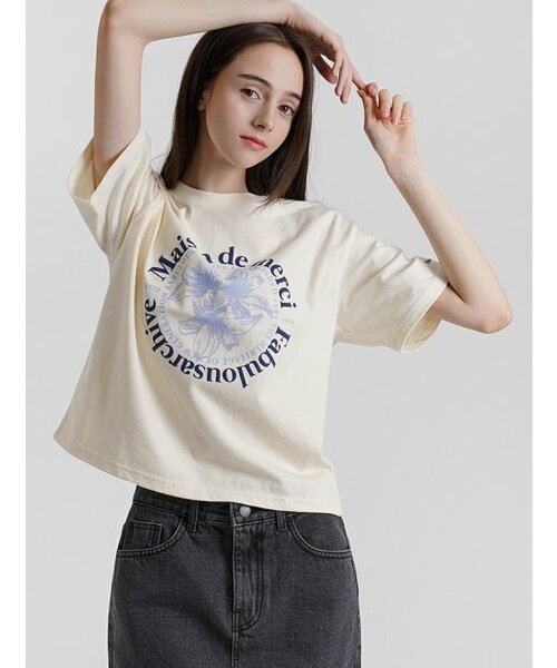 FABULOUS ARCHIVE(ファビュラスアーカイブ)の「ウィメンズ リリス リラックス クロップTシャツ クリームネイビー(FCC2TS385W)(Tシャツ/カットソー・レディース・ネイビー・SMALL/MEDIUM)」の2枚目の写真