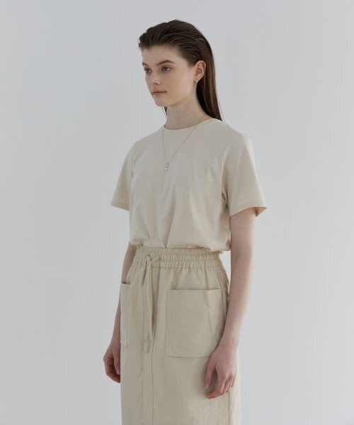 MODERNABLE(モダンエイブル)の「ロゴコットンベーシックTシャツ - ベージュ(Tシャツ/カットソー・レディース・その他・MEDIUM/SMALL)」の1枚目の写真