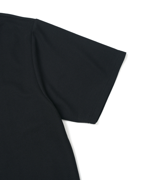 YALE(イェール)の「クイックドライスリットネックポロシャツ_ブラック(ポロシャツ・レディース・その他・SMALL/MEDIUM/LARGE/X-LARGE/XX-LARGE/X-SMALL)」の7枚目の写真