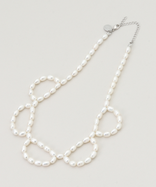 La TOTALITE（ラトータリテ）の「POP ADER.bijoux/ポップ アデルビジュー Juliette pearl necklace（ネックレス・レディース・ホワイト・FREE）」の2枚目の写真