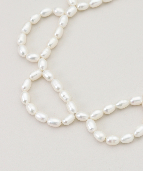 La TOTALITE（ラトータリテ）の「POP ADER.bijoux/ポップ アデルビジュー Juliette pearl necklace（ネックレス・レディース・ホワイト・FREE）」の6枚目の写真