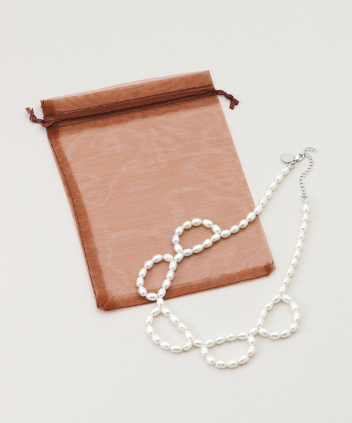 La TOTALITE（ラトータリテ）の「POP ADER.bijoux/ポップ アデルビジュー Juliette pearl necklace（ネックレス・レディース・ホワイト・FREE）」の7枚目の写真