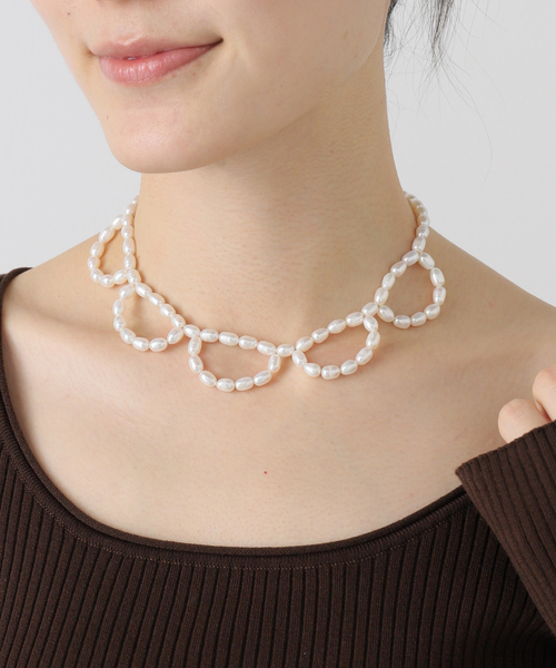 La TOTALITE（ラトータリテ）の「POP ADER.bijoux/ポップ アデルビジュー Juliette pearl necklace（ネックレス・レディース・ホワイト・FREE）」の8枚目の写真