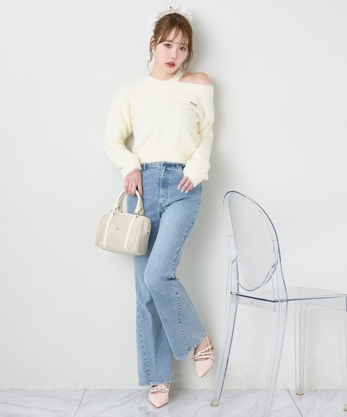 one after another NICE CLAUP(ワンアフターアナザーナイスクラップ)の「肩開きフェザーニット(ニット/セーター・レディース・イエロー/オフホワイト/ブラック/ピンク・FREE)」の9枚目の写真